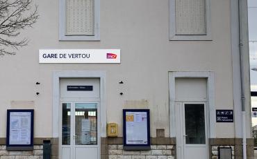 Gare de Vertou - Boîte aux lettres et accès au quai