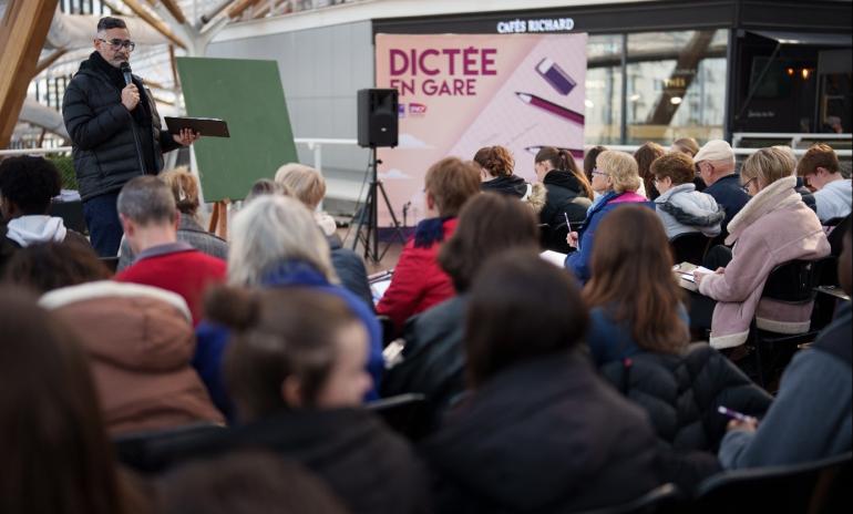 Dictée en gare de Rennes par Rachid Santaki