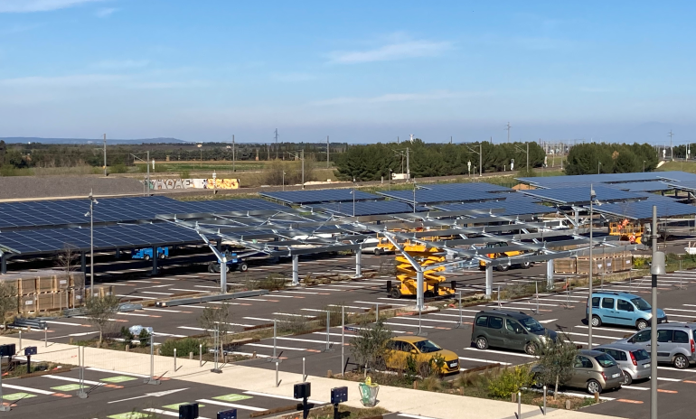 Pose de panneaux photovoltaïques (Parking longue durée) 