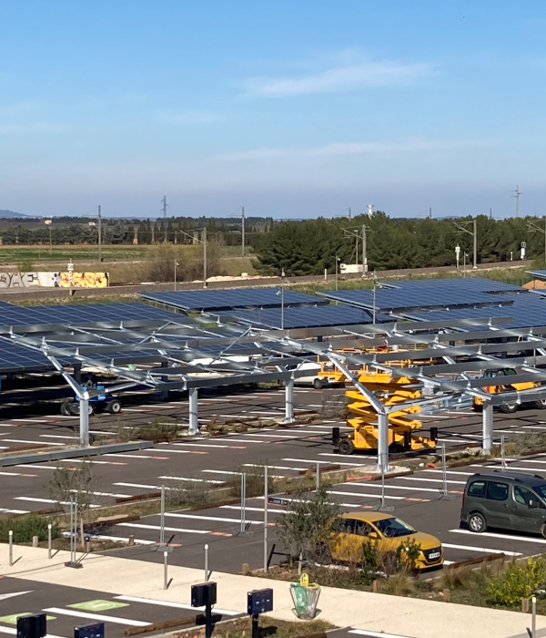 Pose de panneaux photovoltaïques (Parking longue durée) 